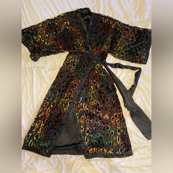 Saloni Saki wrap up effect metallic devoré-velvet midi dress - Picture 8 of 8